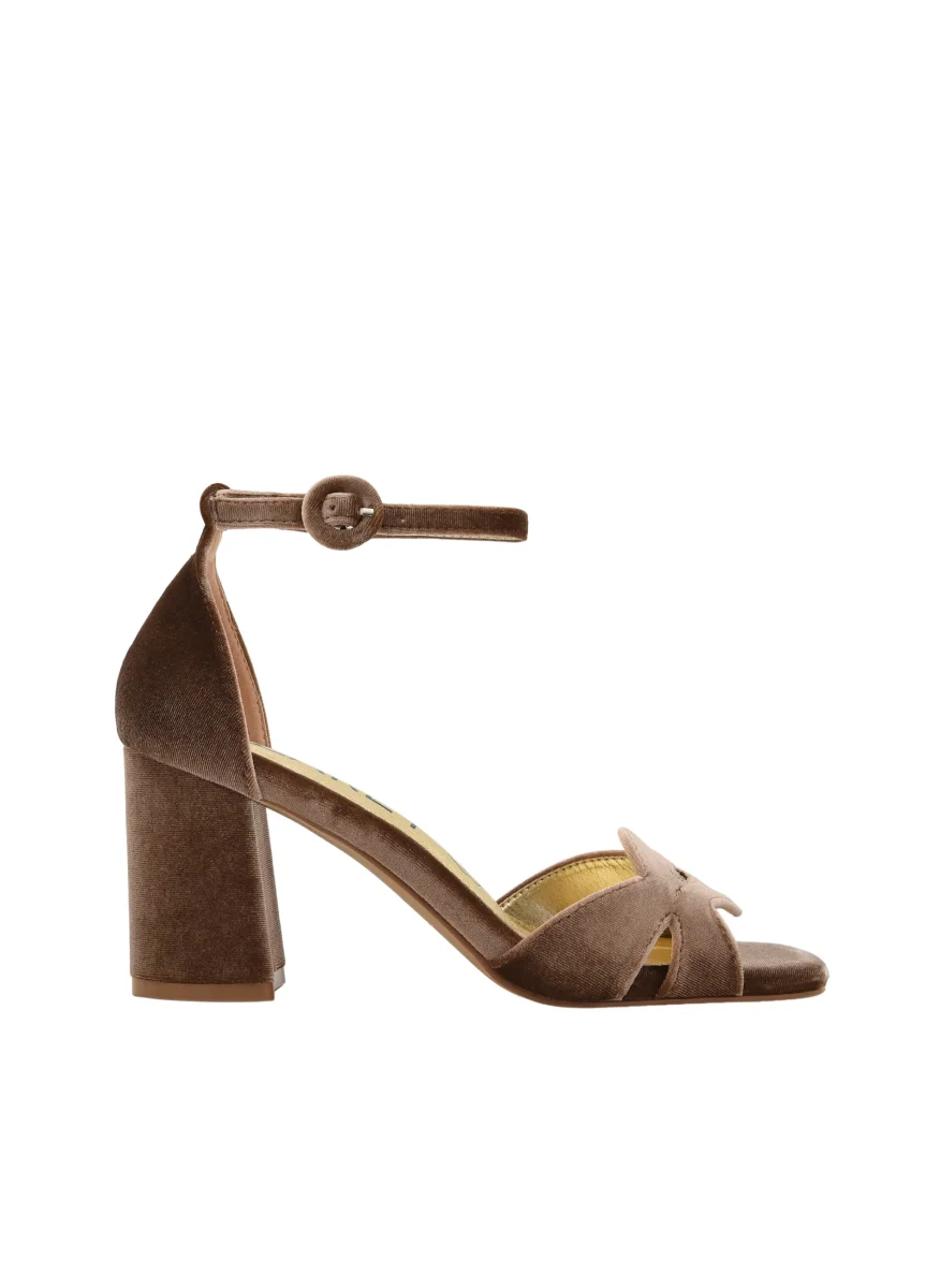 SANDALIA DE TERCIOPELO TAUPE ELEGANTE - Imagen 4