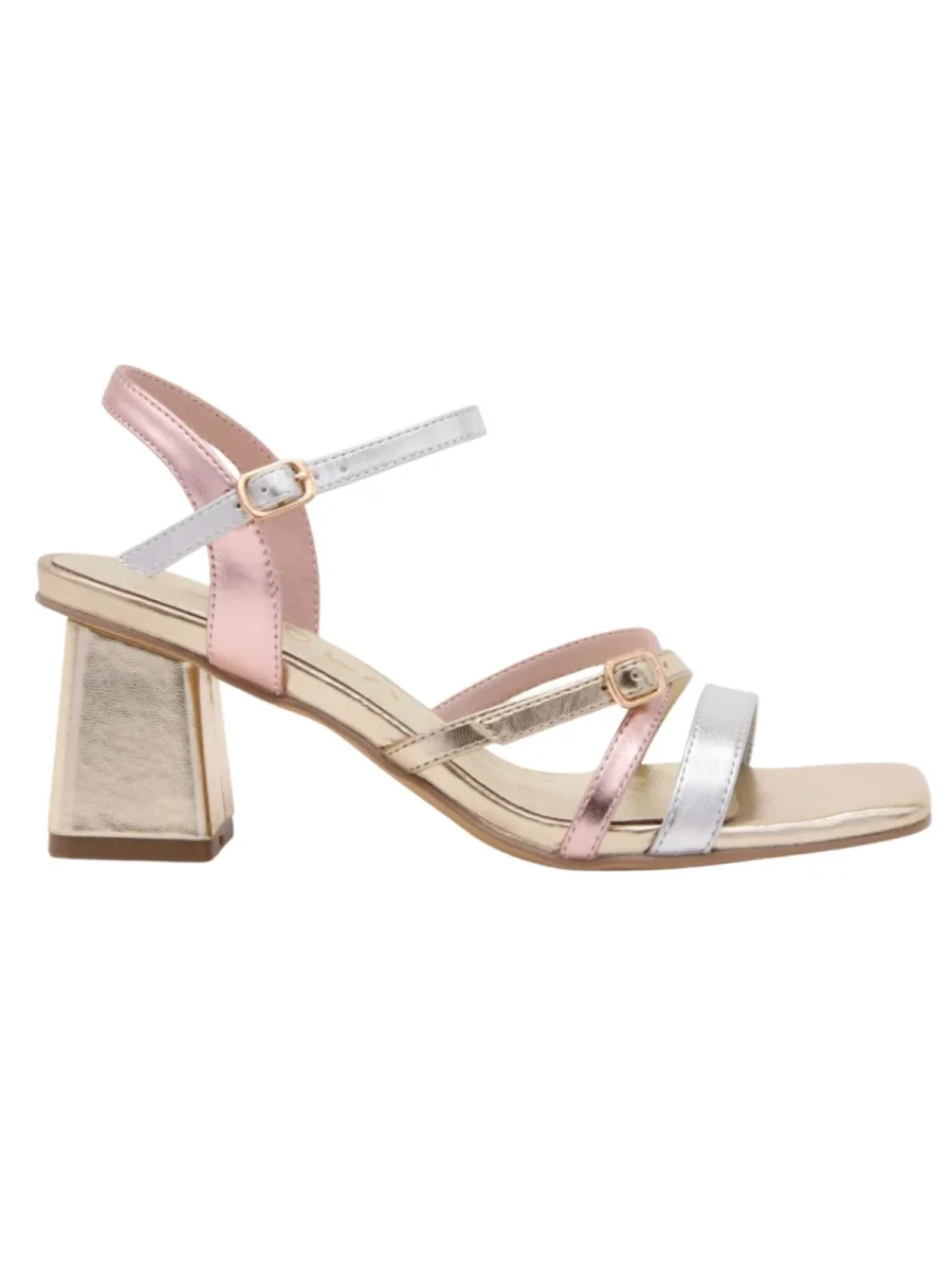 Sandalias de tacón dorado con tiras rosa y plateado - Imagen 4
