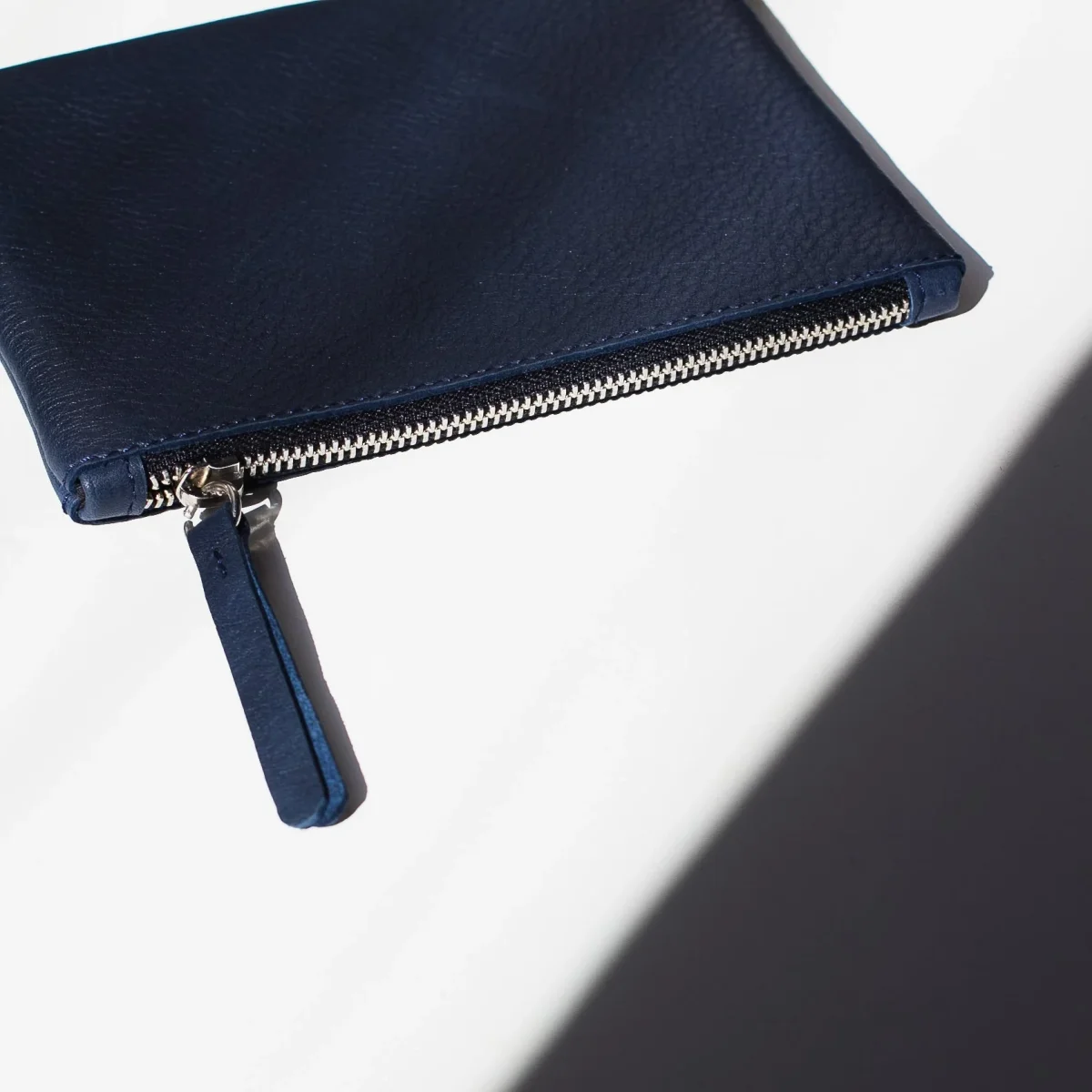 Cartera de cuero azul marino - Imagen 5