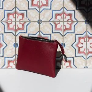 Cartera de cuero granate