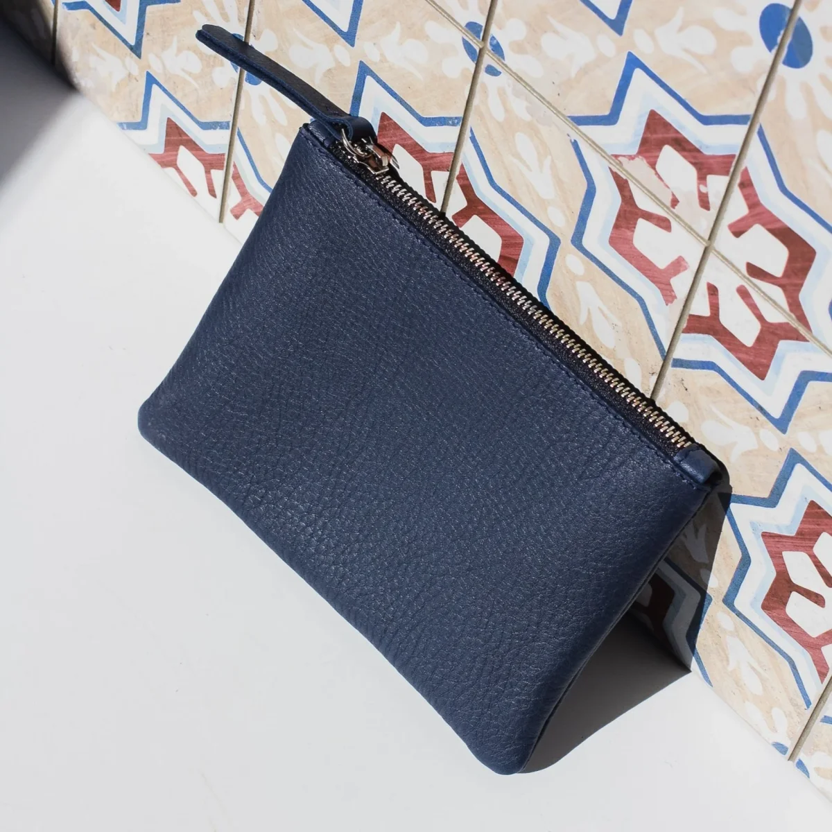 Cartera de cuero azul marino