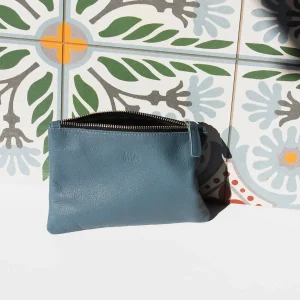 Cartera de cuero azul empolvado