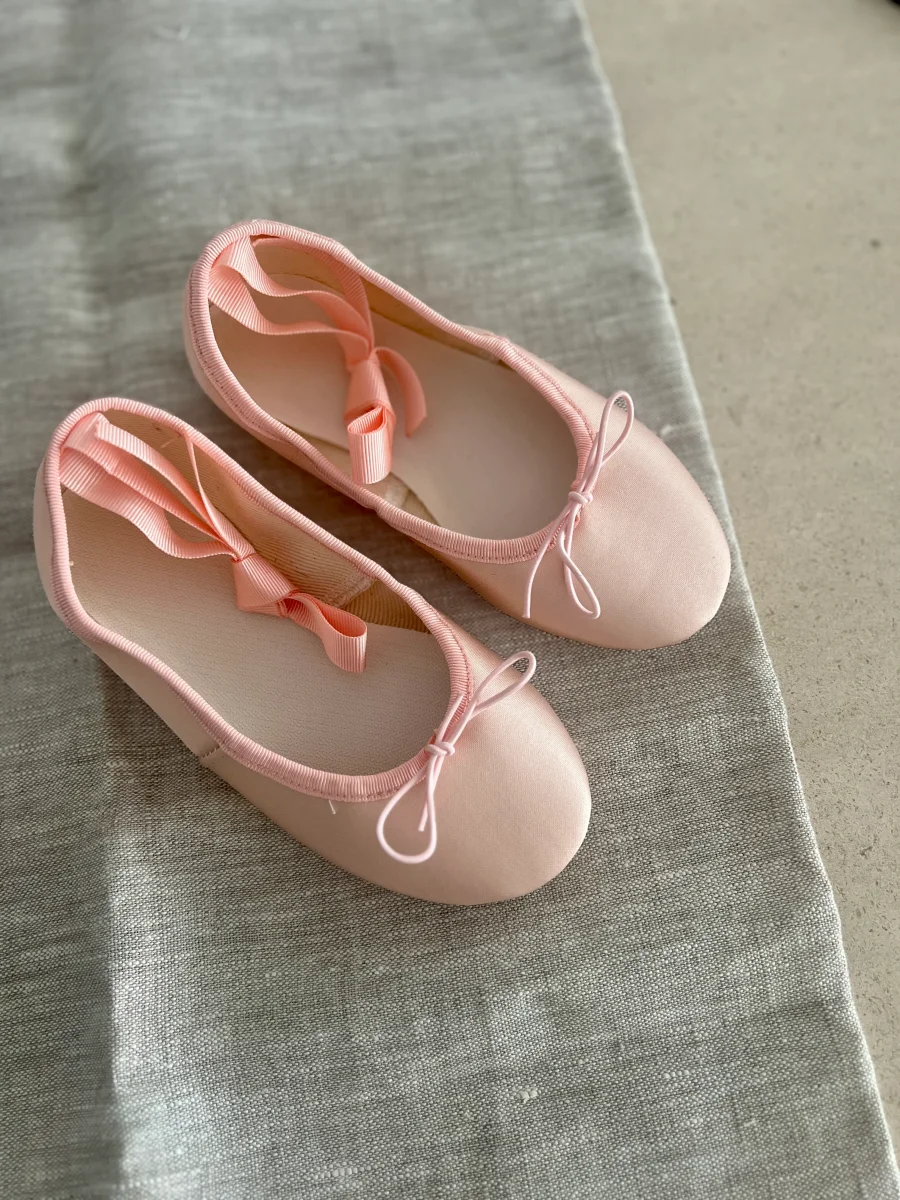 Bailarina Miranda - Ballet Raso Rosa con Cintas - Imagen 4