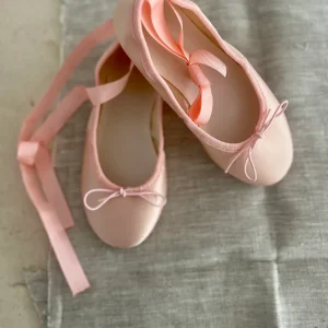 Bailarina Miranda - Ballet Raso Rosa con Cintas
