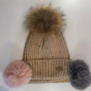 Gorro rosa con pompones intercambiables