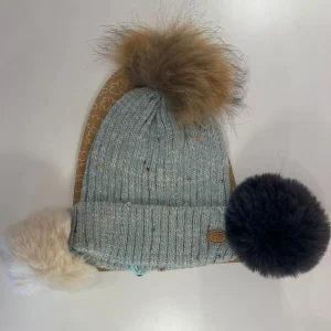Gorro azul con pompones intercambiables