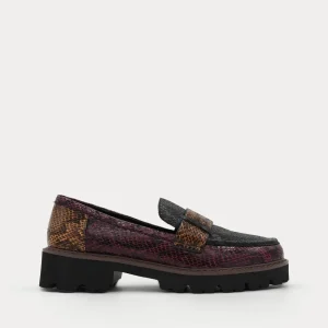 MOCASÍN NEGRO BURDEOS ANIMAL PRINT SUELA TRACK