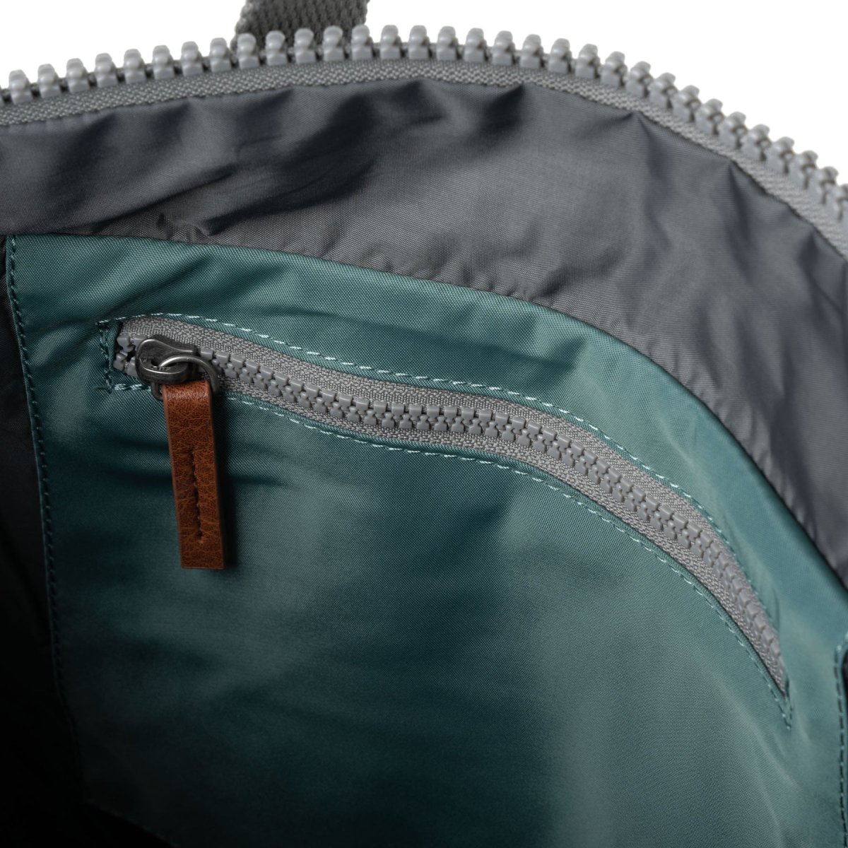 Mochila Roka London Canfield B - Sage - Mediana - Imagen 7
