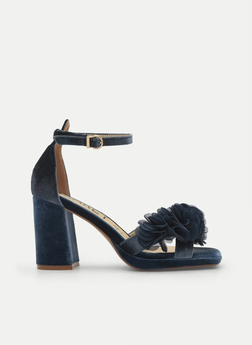 SANDALIAS CON PLATAFORMA EN TERCIOPELO AZUL CON FLORES Y TACÓN ANCHO