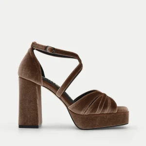 SANDALIA TAUPE DE TERCIOPELO CON TACÓN ANCHO Y PLATAFORMA