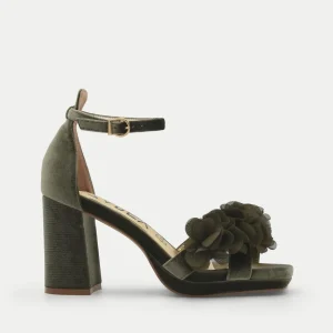 SANDALIAS CON PLATAFORMA EN TERCIOPELO VERDE CON FLORES Y TACÓN ANCHO