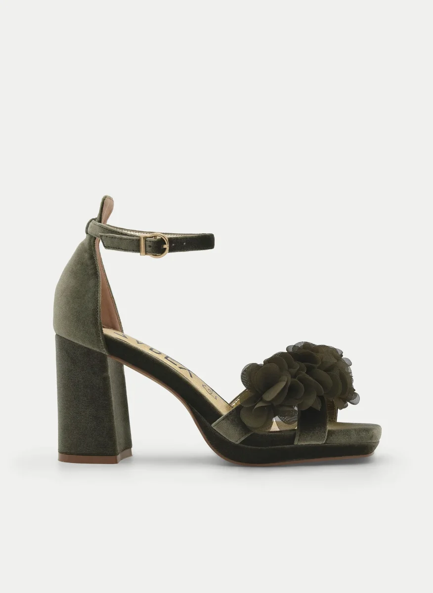 SANDALIAS CON PLATAFORMA EN TERCIOPELO VERDE CON FLORES Y TACÓN ANCHO