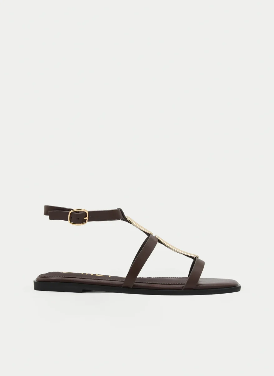 SANDALIAS PLANAS MARRONES DORADAS - Imagen 2