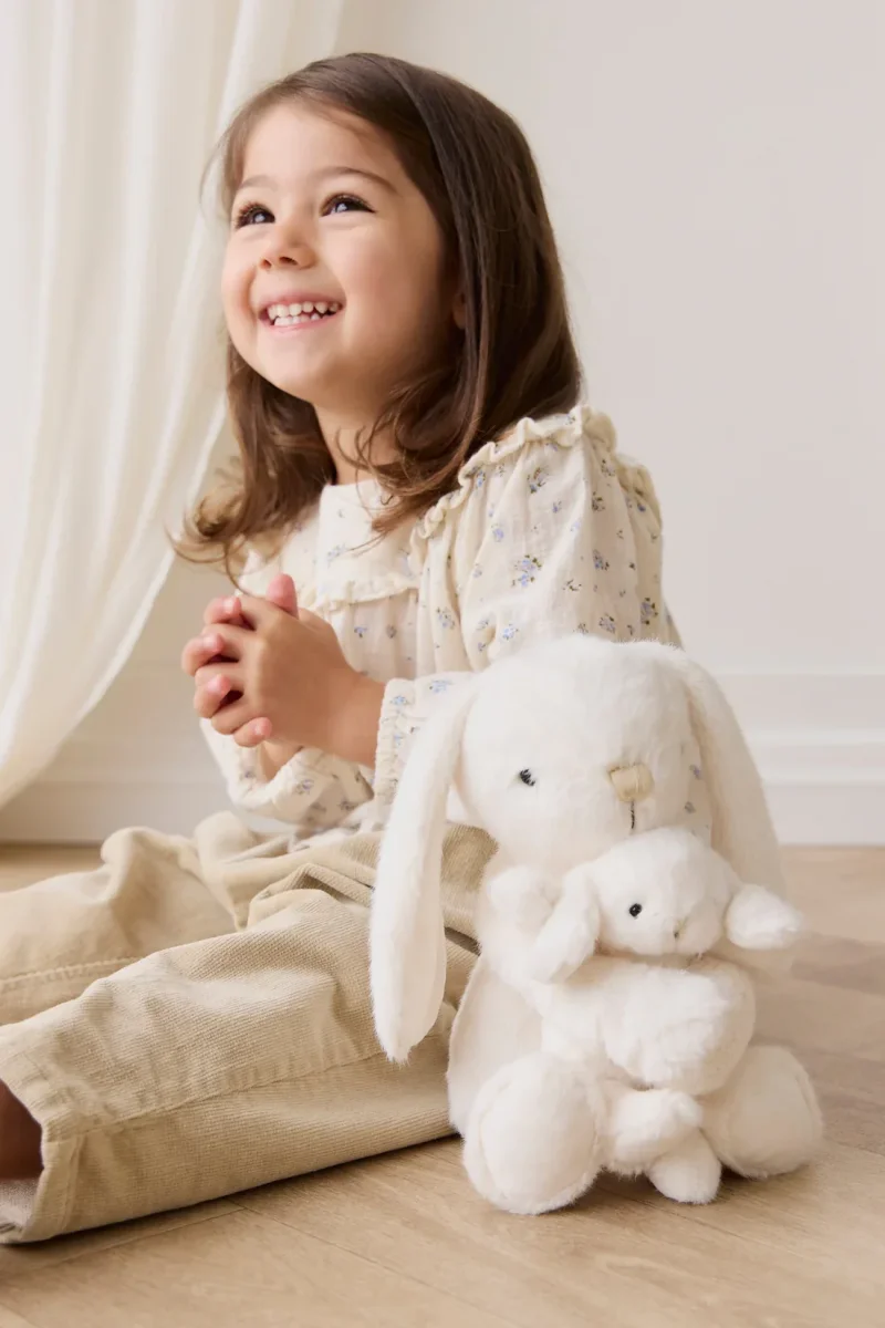 Frankie the Hugging Bunny - Marshmallow - Imagen 3