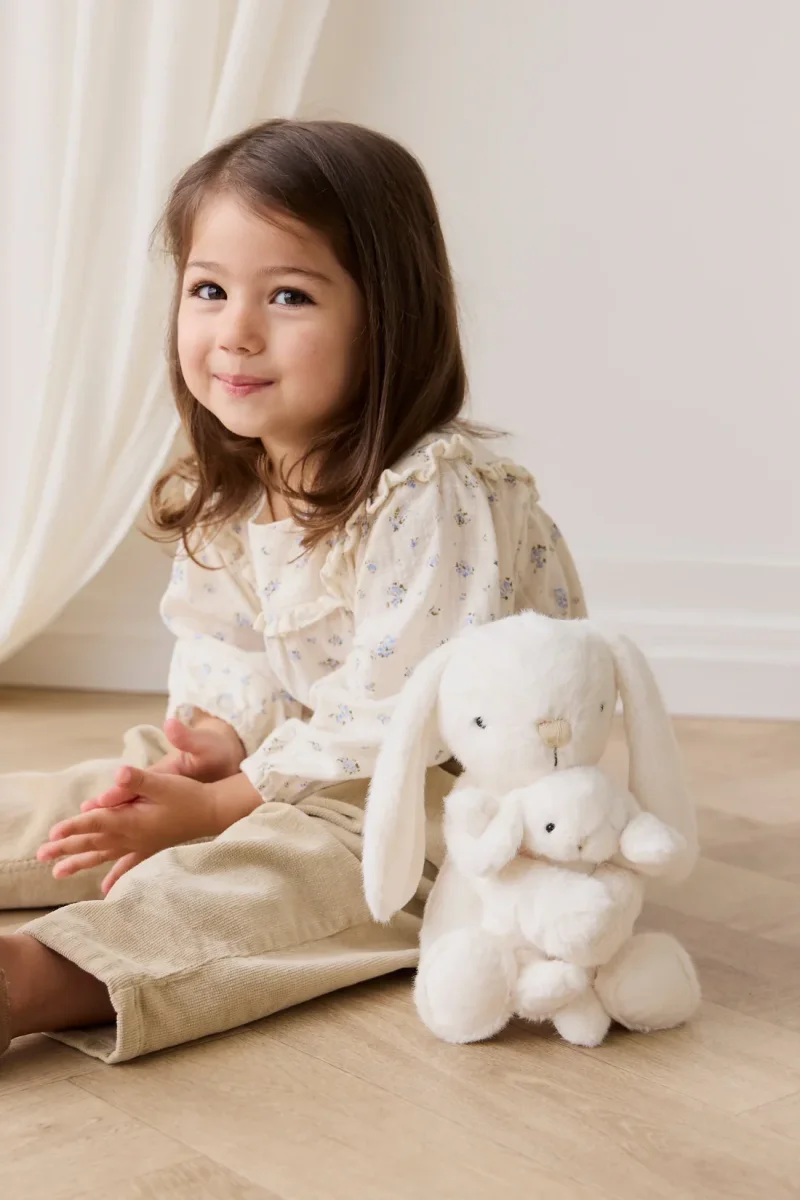 Frankie the Hugging Bunny - Marshmallow - Imagen 4