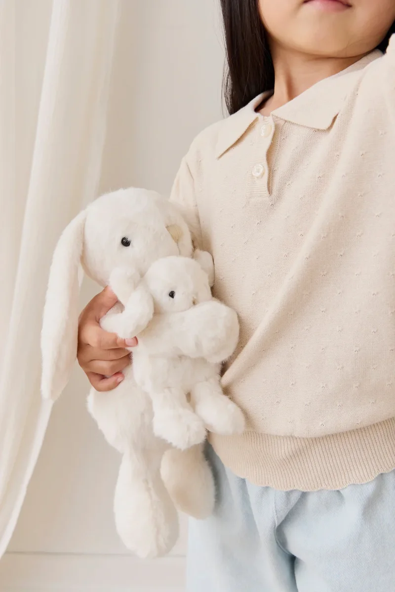 Frankie the Hugging Bunny - Marshmallow - Imagen 5