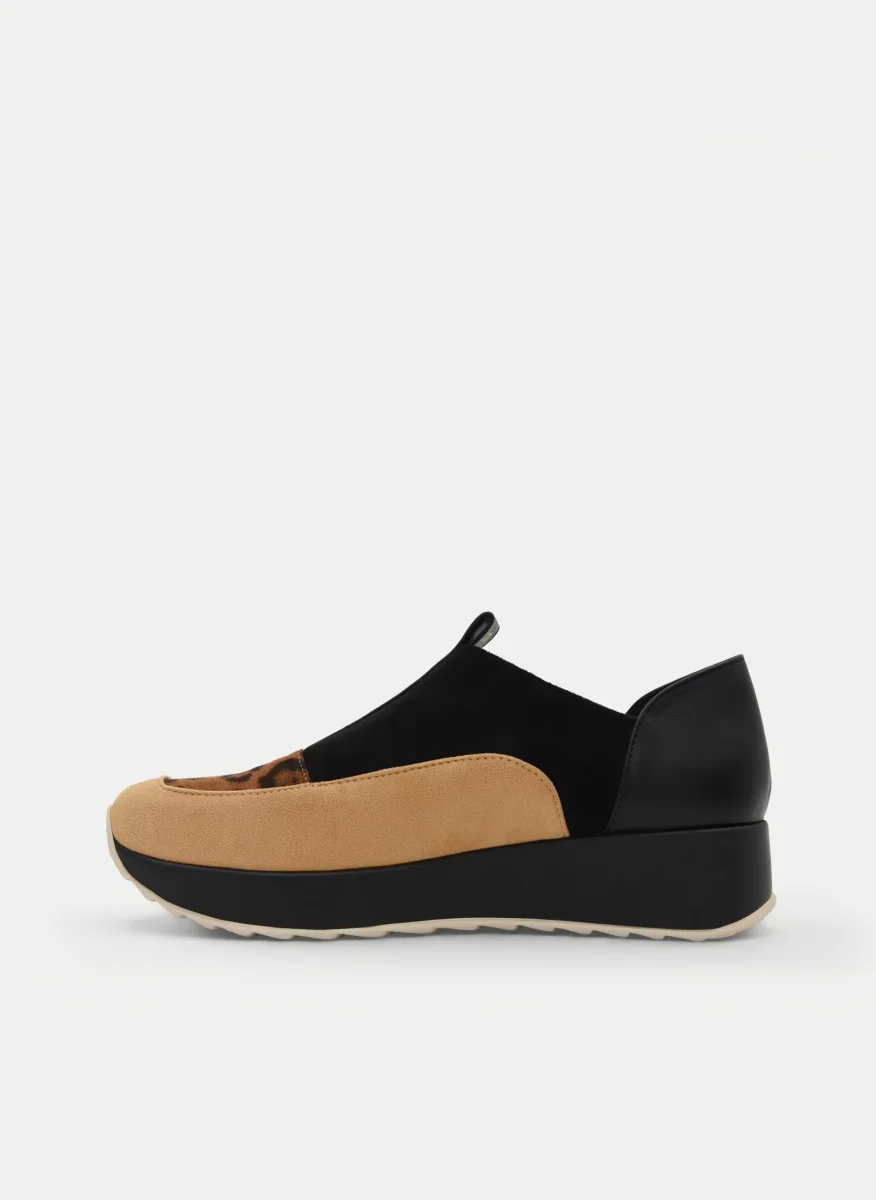 ZAPATO CONFORT NEGRO Y CAMEL CON DETALLE ANIMAL PRINT - Imagen 4