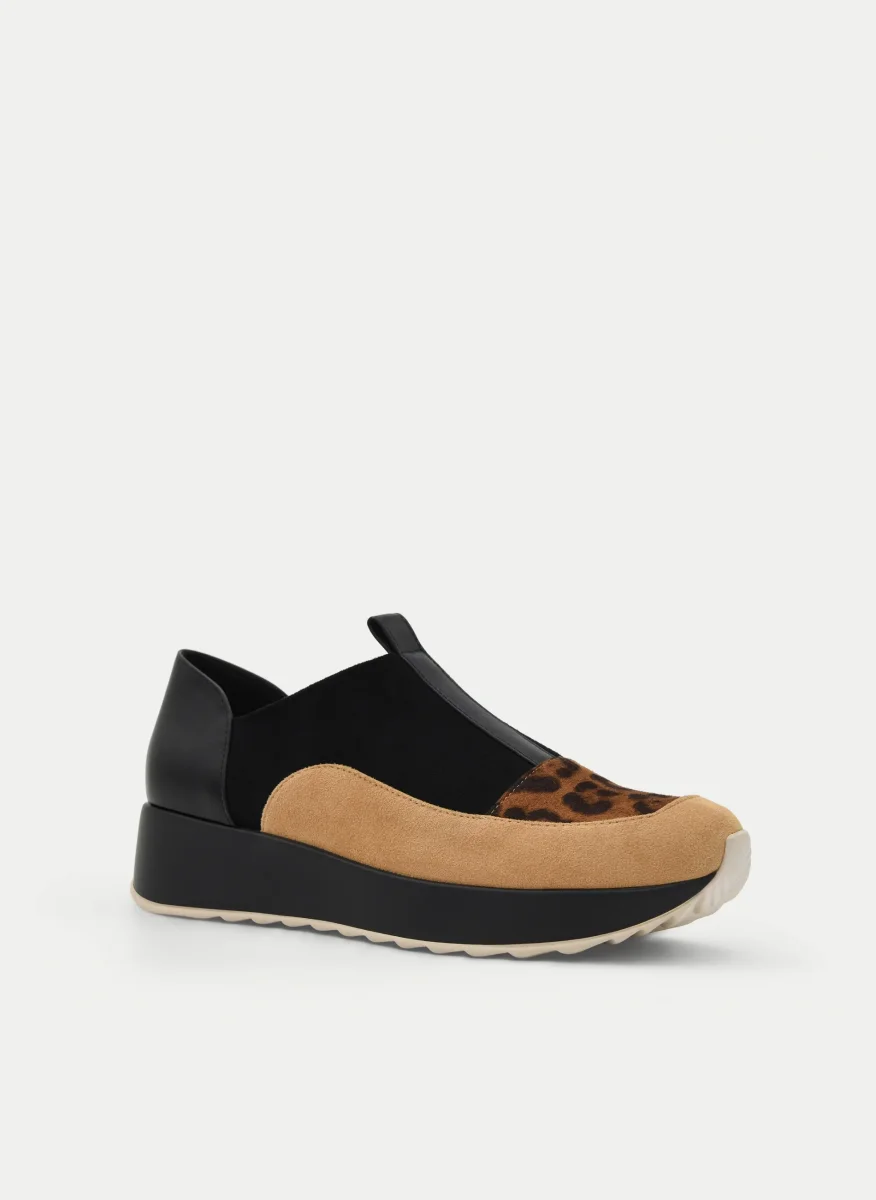 ZAPATO CONFORT NEGRO Y CAMEL CON DETALLE ANIMAL PRINT - Imagen 3