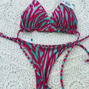 Conjunto ibiza colaless amarras cebra fucsia