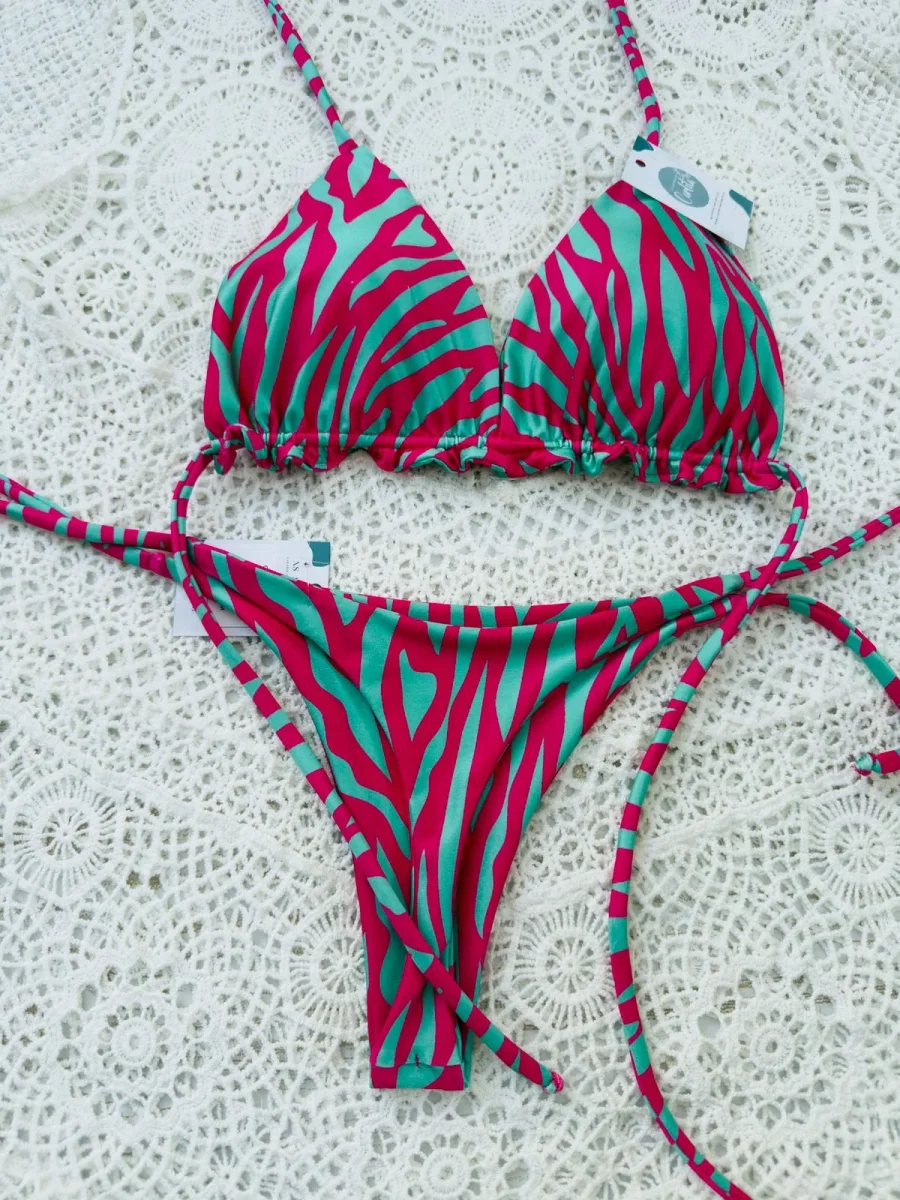 Conjunto ibiza colaless amarras cebra fucsia
