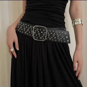 Cinturon ancho tachas negro