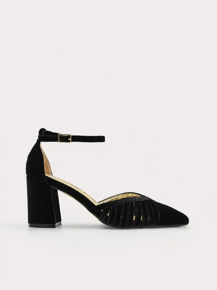 ZAPATOS DE SALÓN DE TERCIOPELO NEGRO CON CORREA