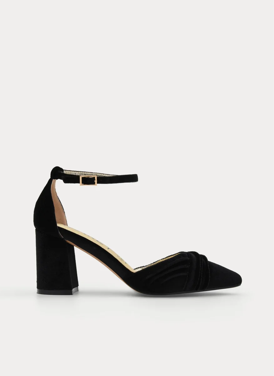 ZAPATOS DE SALÓN DE TERCIOPELO NEGRO CON CORREA AL TOBILLO