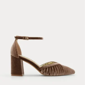 ZAPATOS DE SALÓN DE TERCIOPELO TAUPE CON CORREA