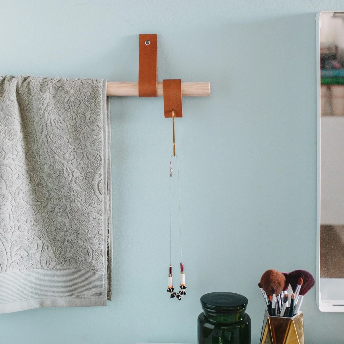 Perchero para pared de madera y cuero - Imagen 4