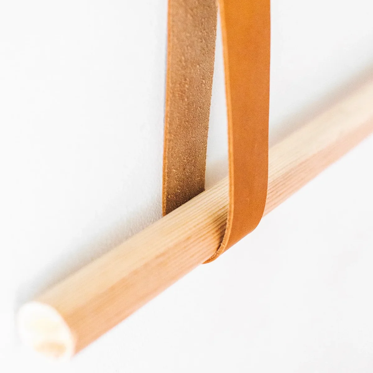 Perchero para techo de madera y cuero - Imagen 4