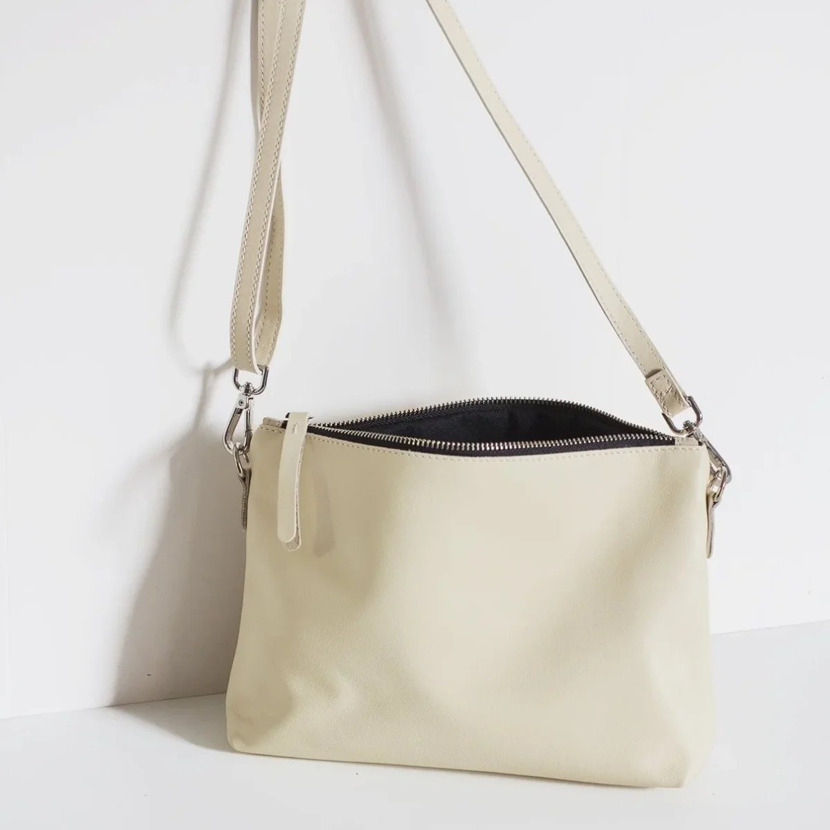 Pouch de cuero con asas crudo - Imagen 2