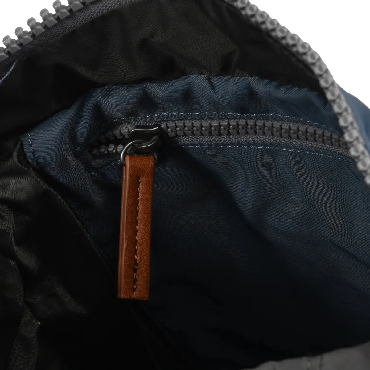 Mochila Roka London Canfield B - Smoke - Mediana - Imagen 6
