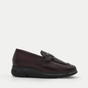 MOCASÍN BURDEOS DE PIEL CON HEBILLA