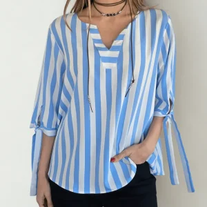 Blusa Rayada escote en V, color Celeste con Blanco